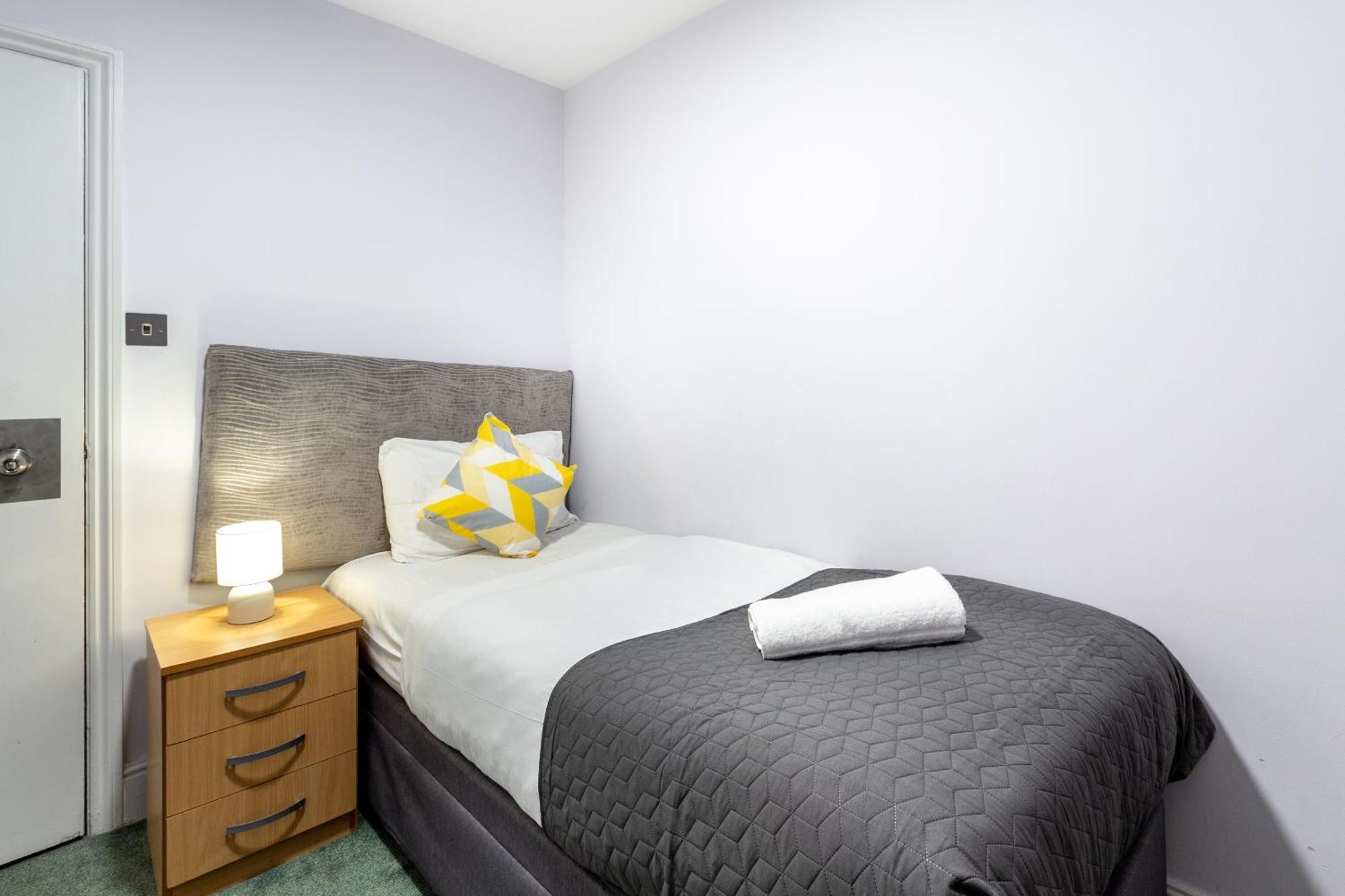 London Gatwick Inn エクステリア 写真
