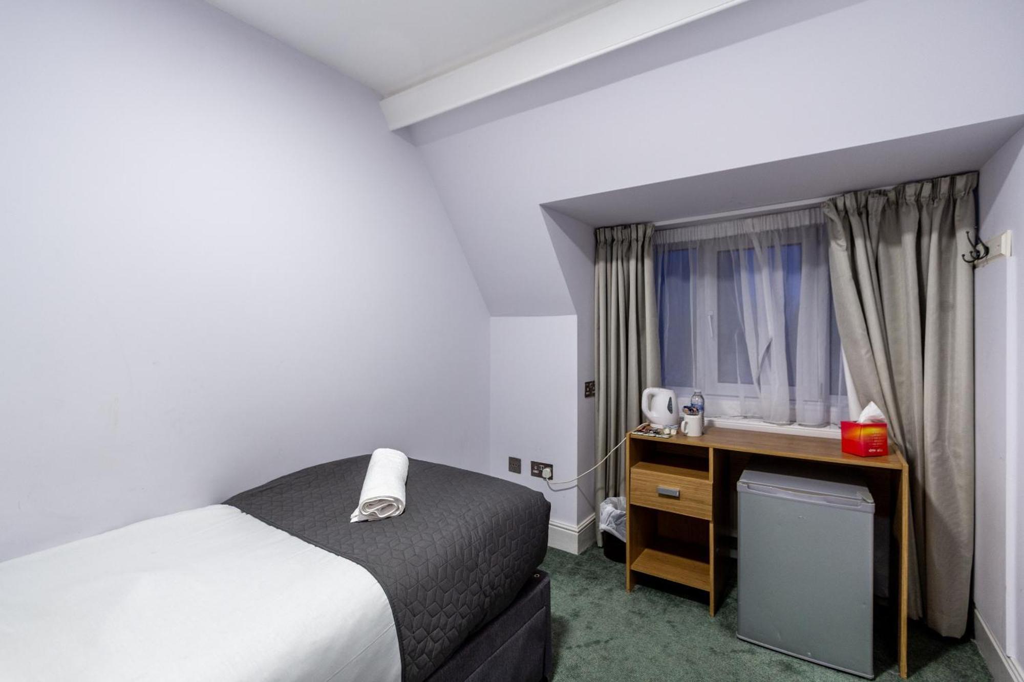 London Gatwick Inn エクステリア 写真