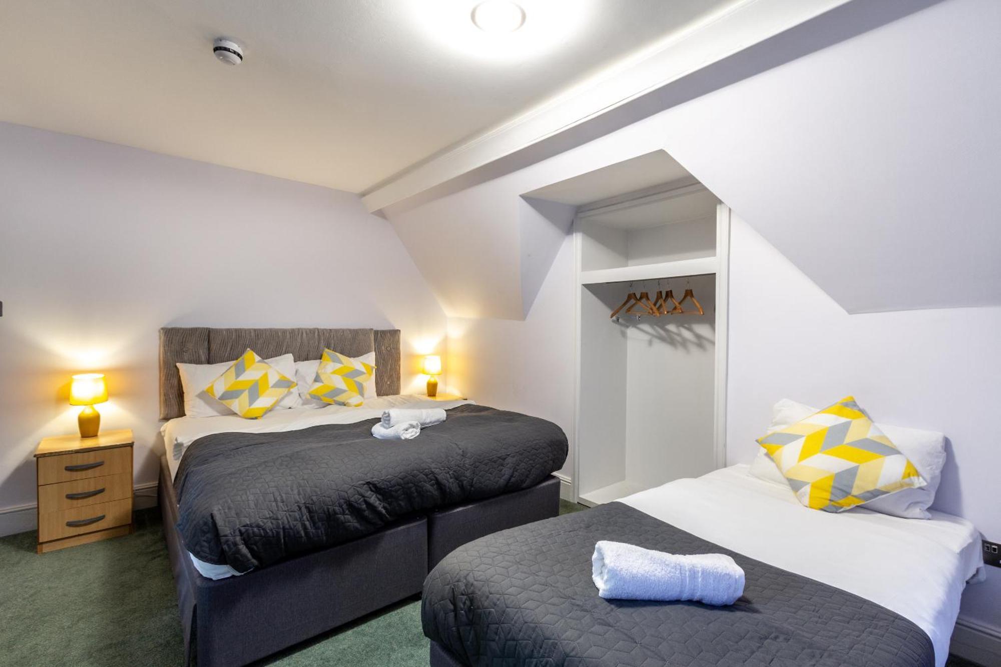 London Gatwick Inn エクステリア 写真