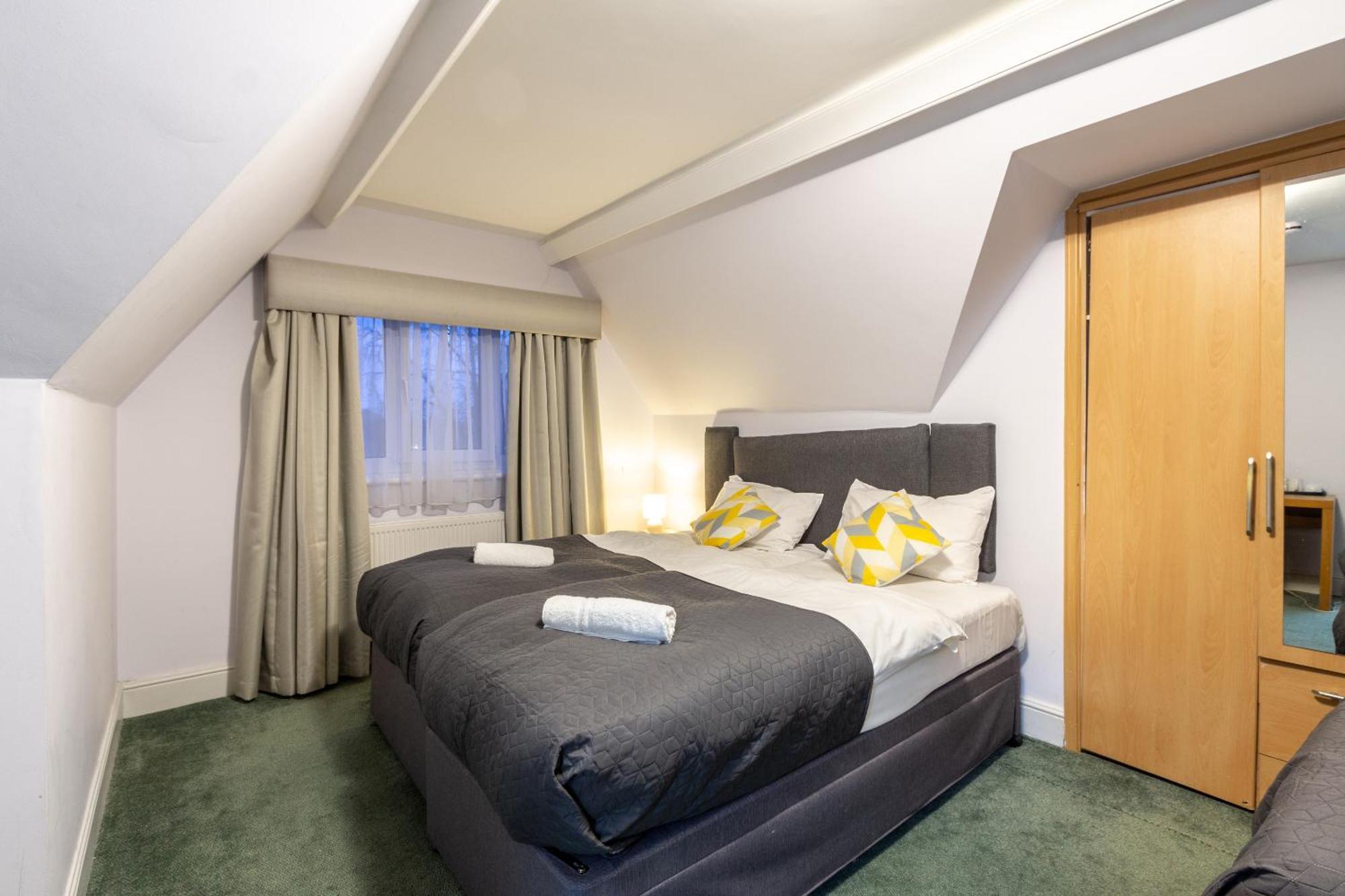 London Gatwick Inn エクステリア 写真