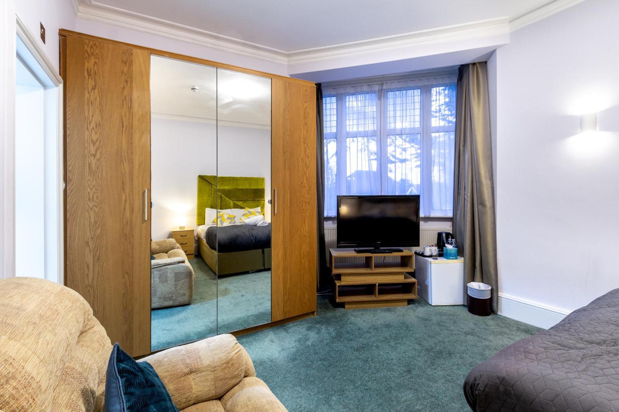London Gatwick Inn エクステリア 写真