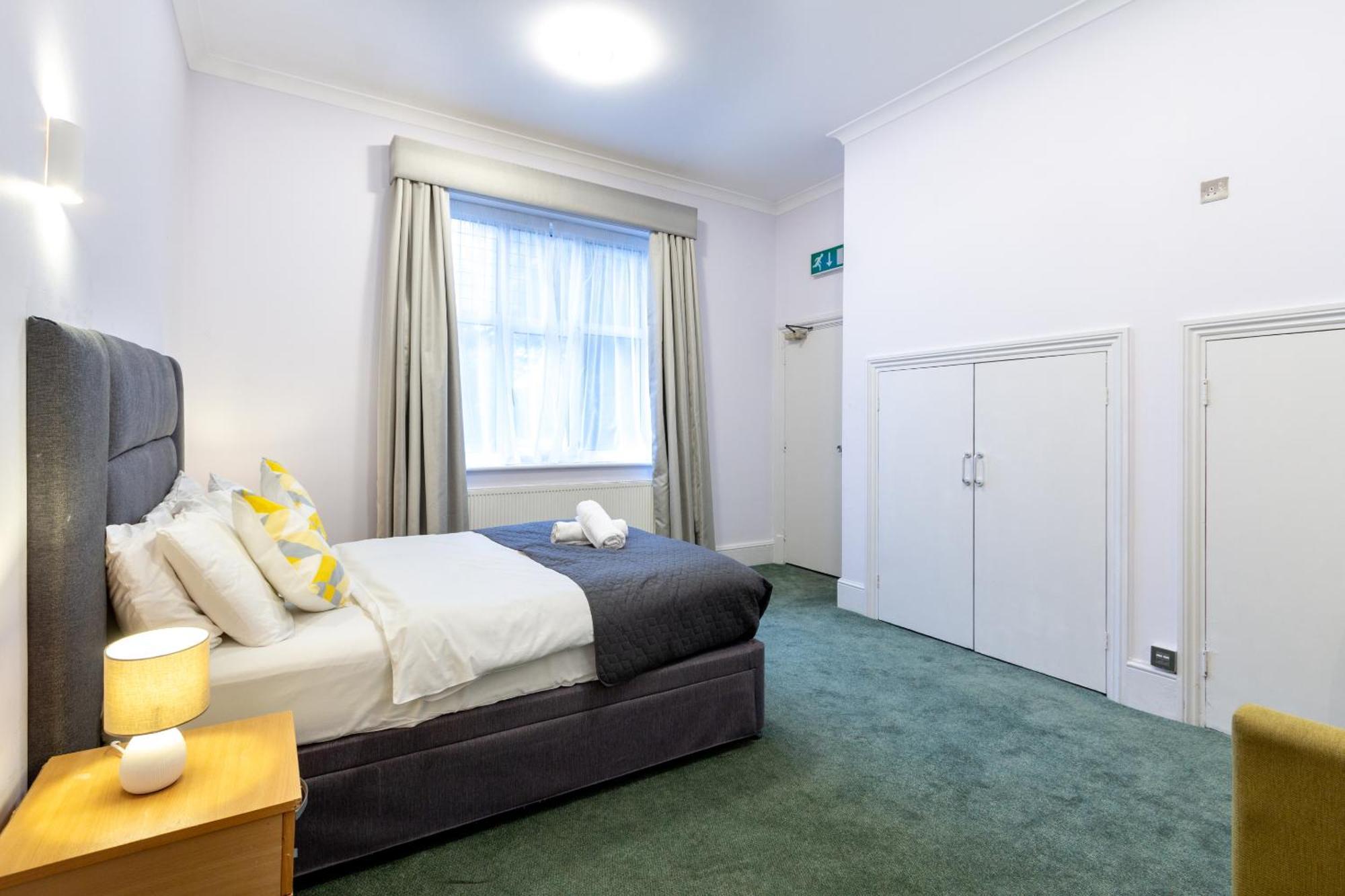 London Gatwick Inn エクステリア 写真