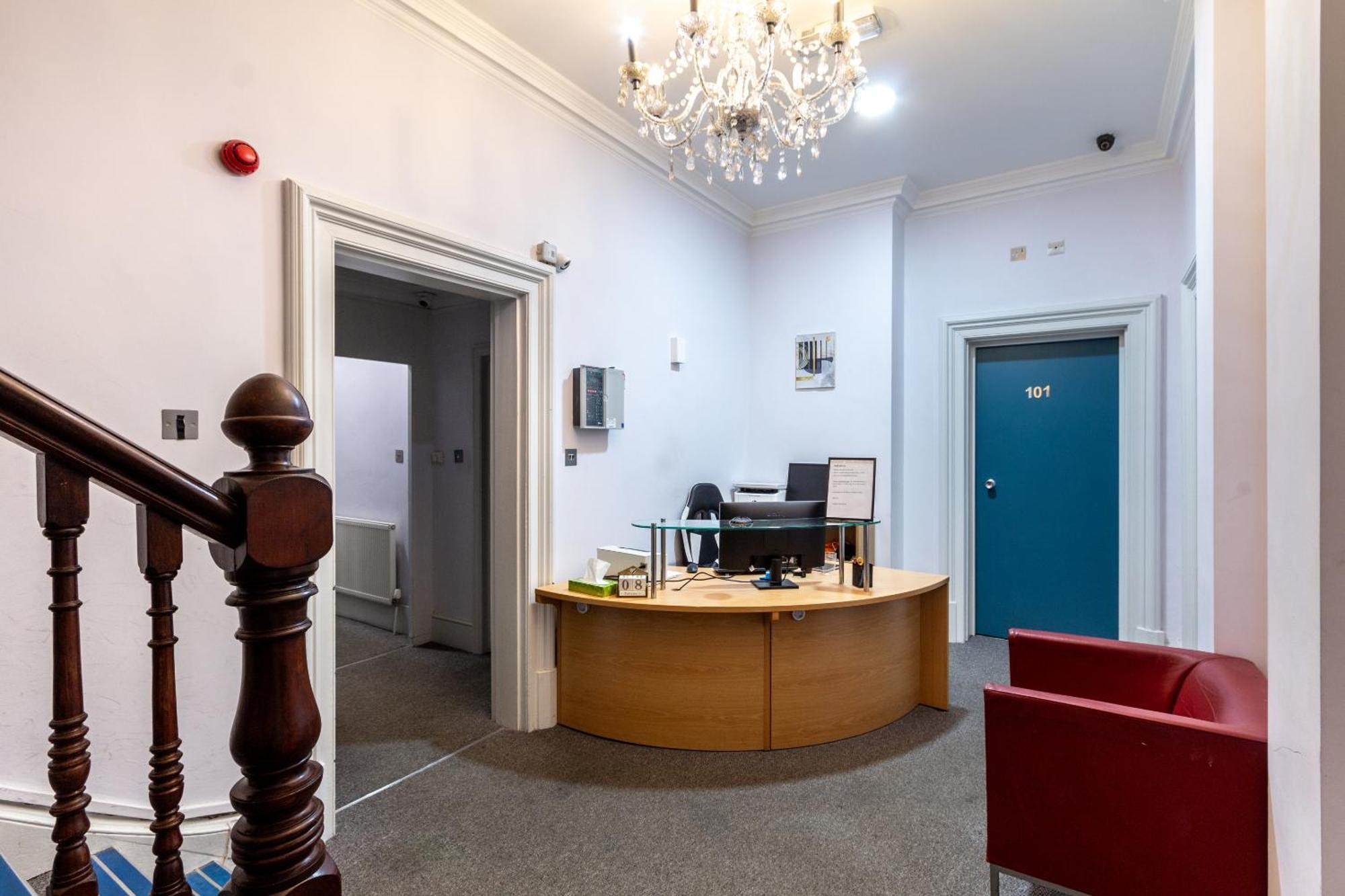London Gatwick Inn エクステリア 写真