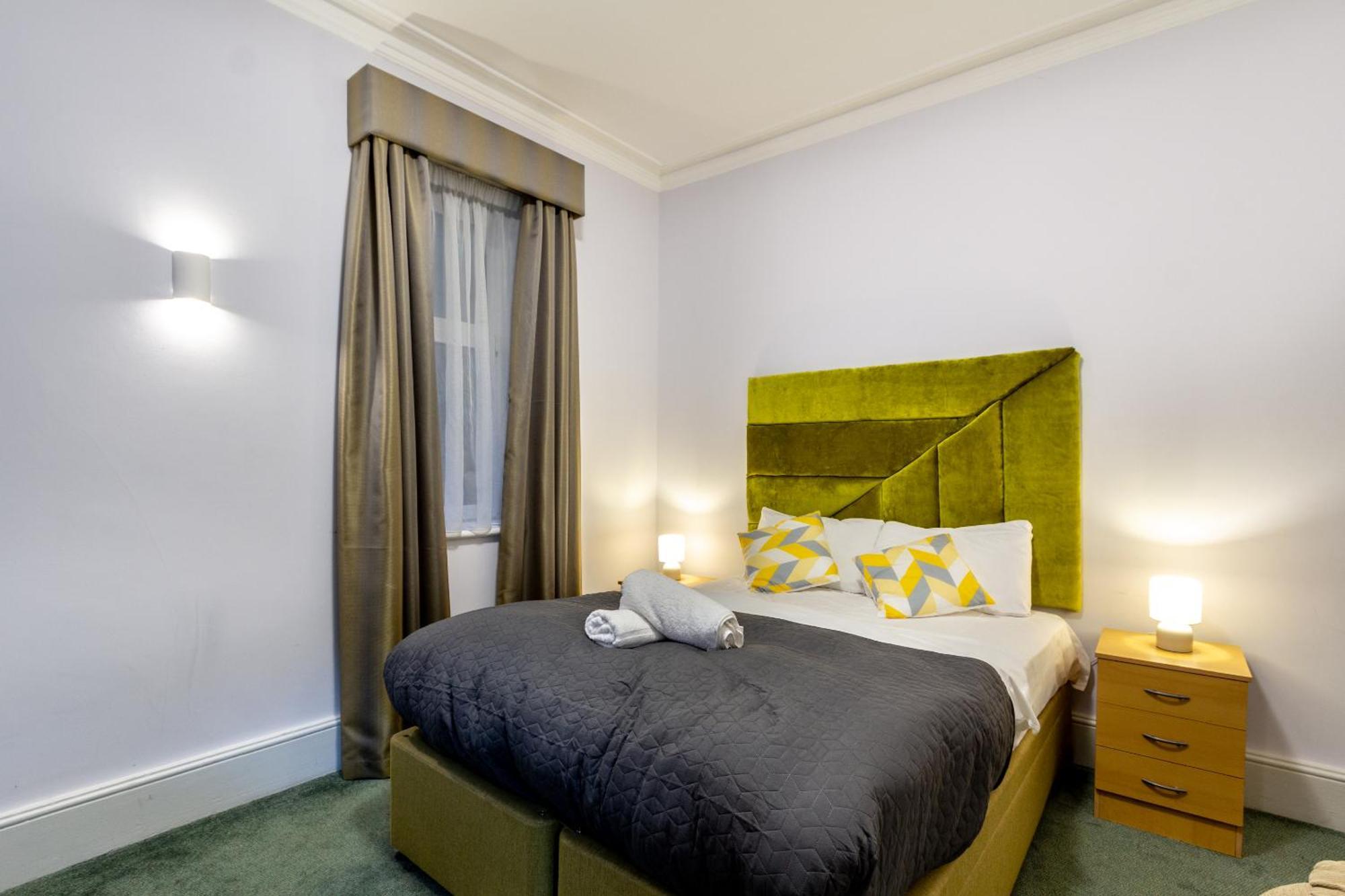 London Gatwick Inn エクステリア 写真